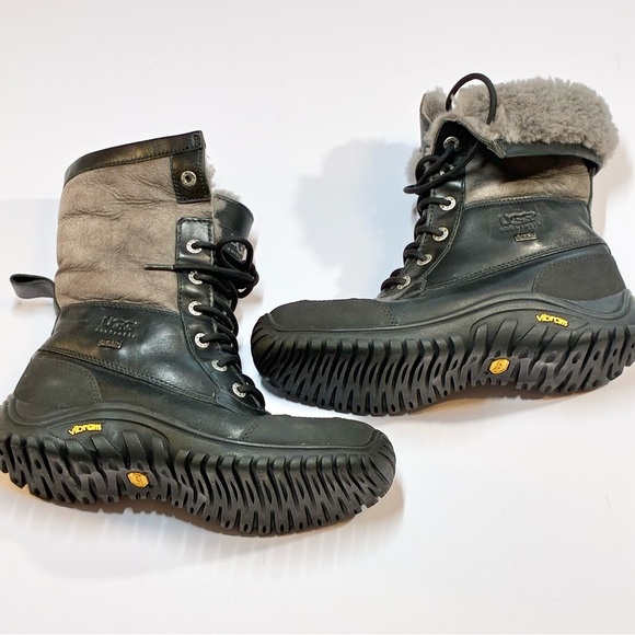 UGG Australia Adirondack II Waterproof Boots Black Gray Women’s Size 8 - Picture 2 of 16